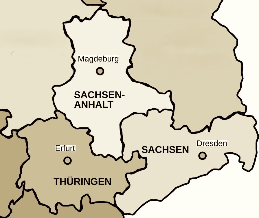 Karte von Sachsen-Anhalt, Sachsen, Thüringen mit Städtenamen und farblicher Einteilung.